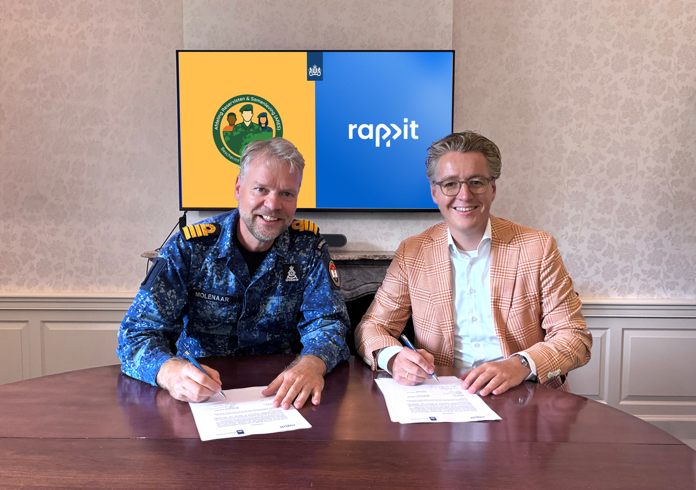 Signing Defence_Rappit